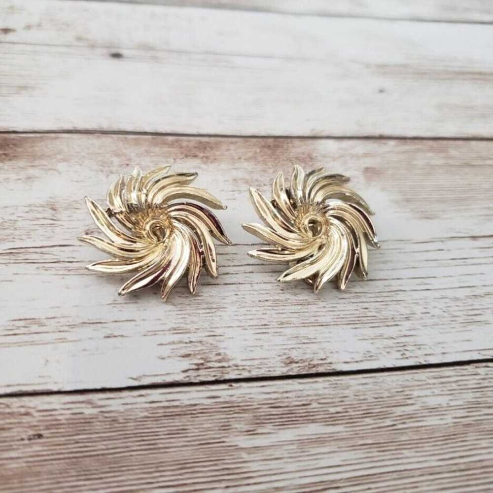 Vintage Lisner Clip On Earrings - Gold Tone Swirl… - image 2