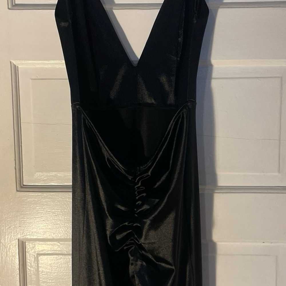 Formal black tie, red carpet ready black satin go… - image 6