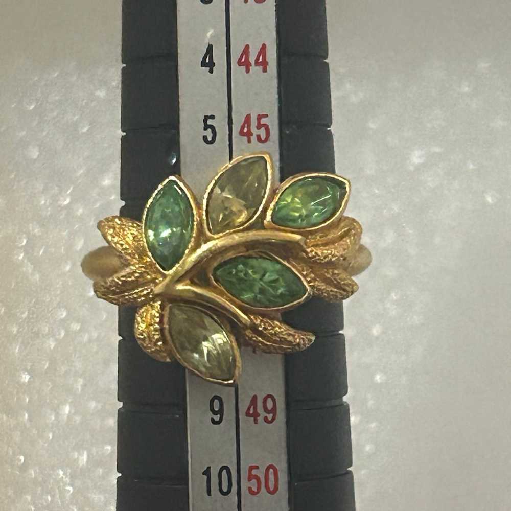 Vintage Avon Gold Tone Ring Leaf Lights Green Ura… - image 2