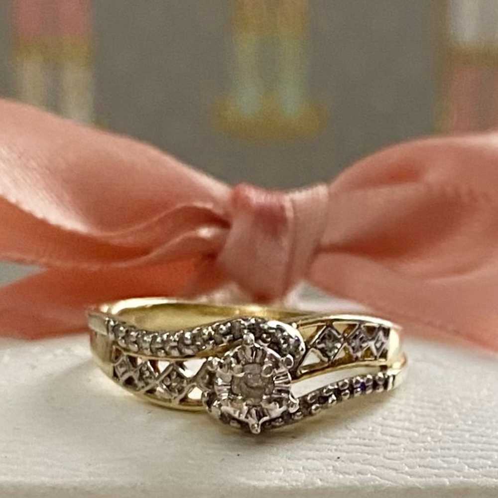 Beautiful Gold-Tone Vintage Sparkling .15ct Diamo… - image 1