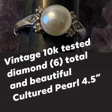 10k Diamond and Cultured pearl ring.