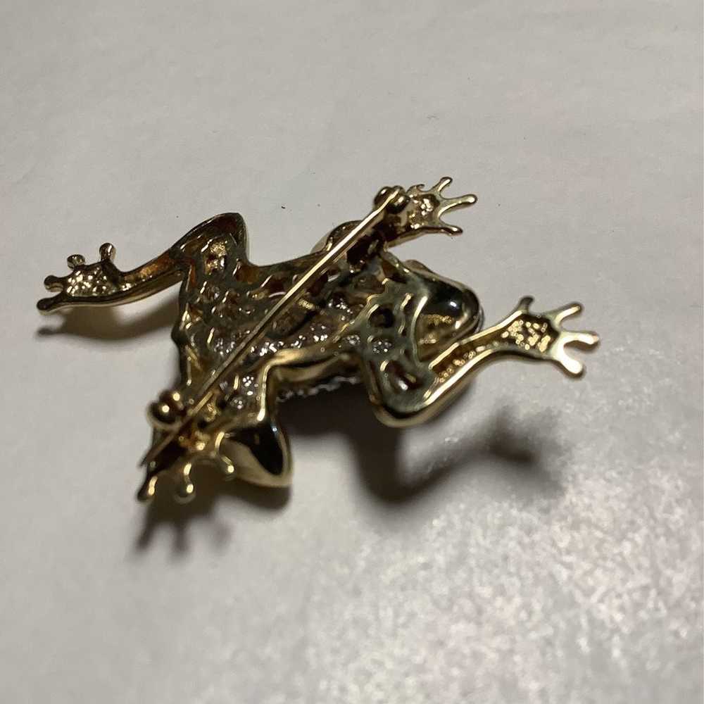 One frog brooch - image 6