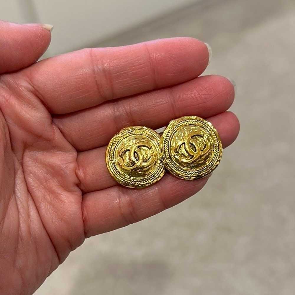 Vintage round CC gold clip on earrings - image 1