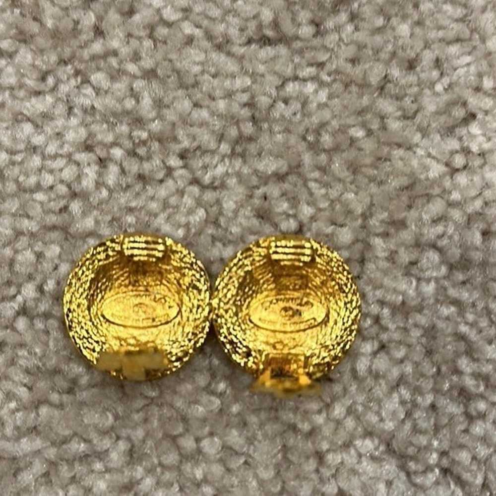 Vintage round CC gold clip on earrings - image 2