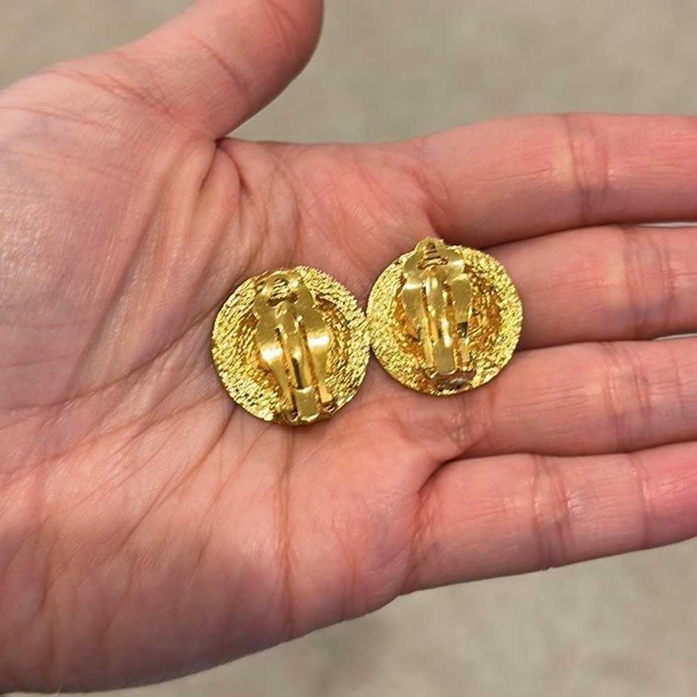 Vintage round CC gold clip on earrings - image 5