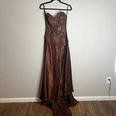 Jovani Y2K brown and gold lacy embellished straple