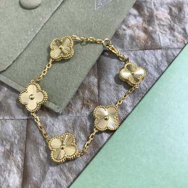 Vintage 18K Yellow Gold Clover Bracelet