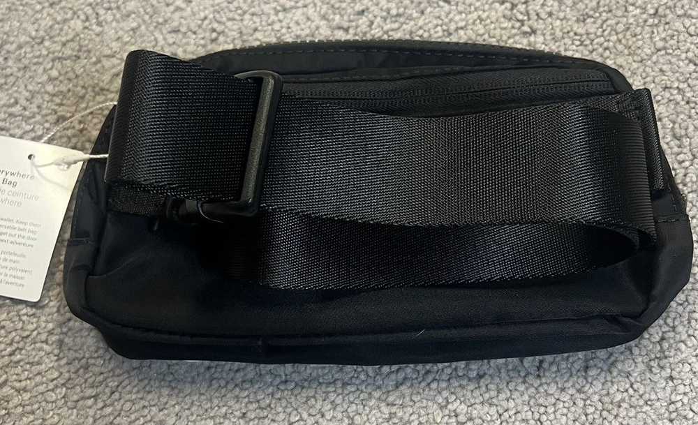 Lululemon Lululemon Everywhere Belt Bag 2L Limite… - image 2