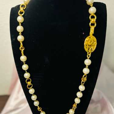 Vintage Chanel 1995 gold plated and pearl necklace