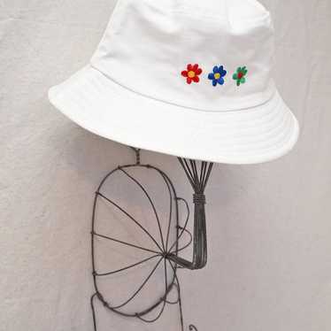 White floral bucket hat