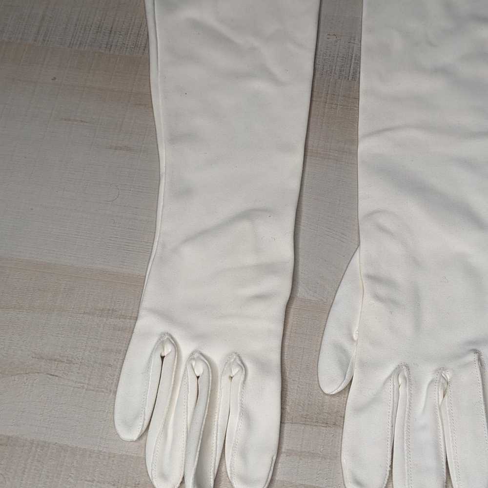 Crescendoe Vintage Gloves - image 4