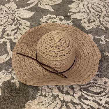 Beautiful, classy sun hat - image 1