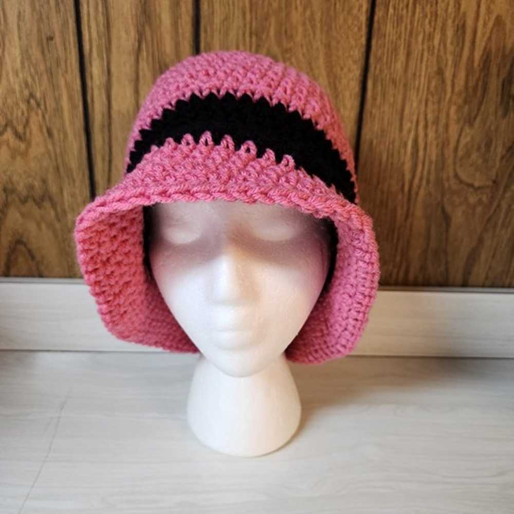 HAND CROCHETED RASPBERRY PINK BOHO STYLE HAT & FI… - image 3