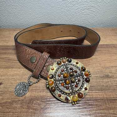 Vintage leatherock belt with round statement buckl