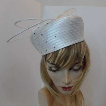 Franccesca Bellini White Poly Fascinator Hat W Bli