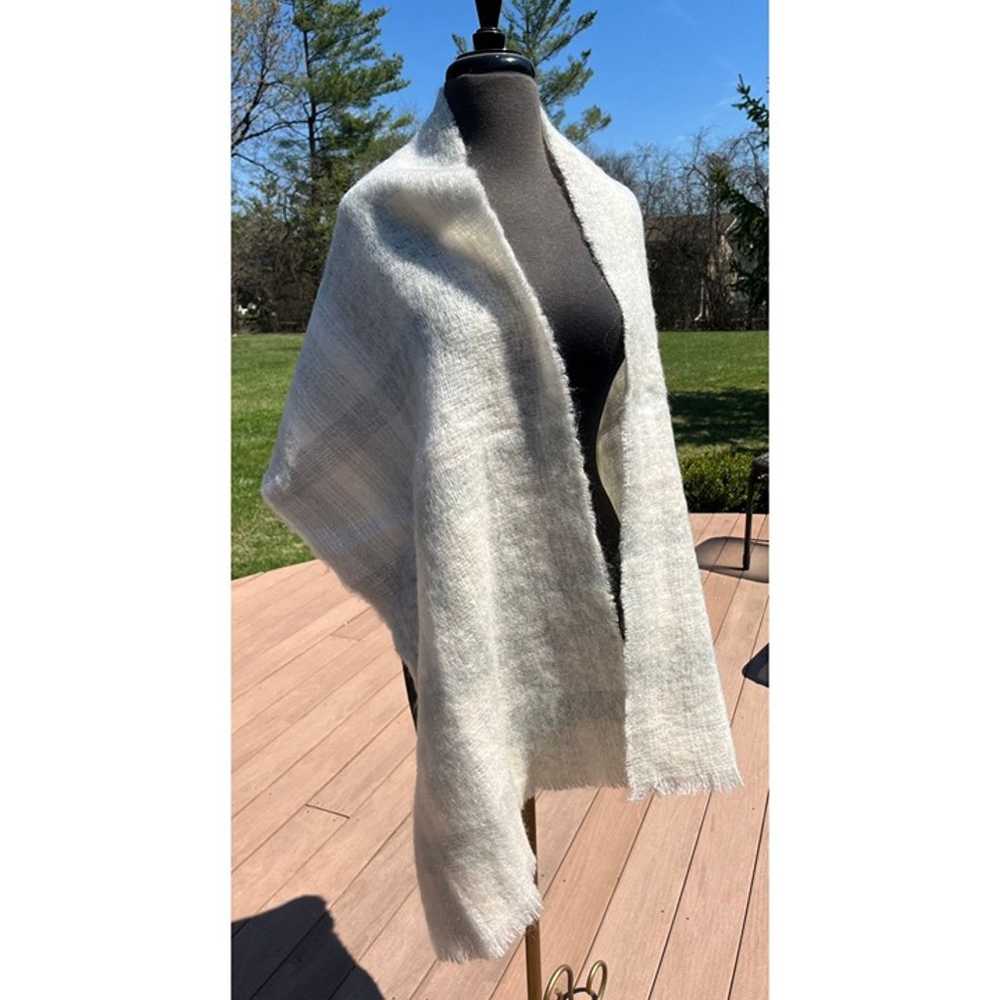 Vintage Wrap Shawl 1970’s White & Gray Plaid Pure… - image 3