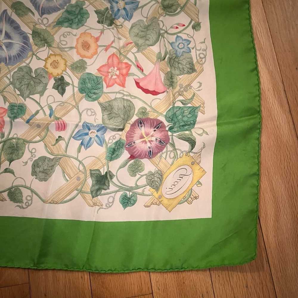 Vintage Gucci silk scarf - image 12