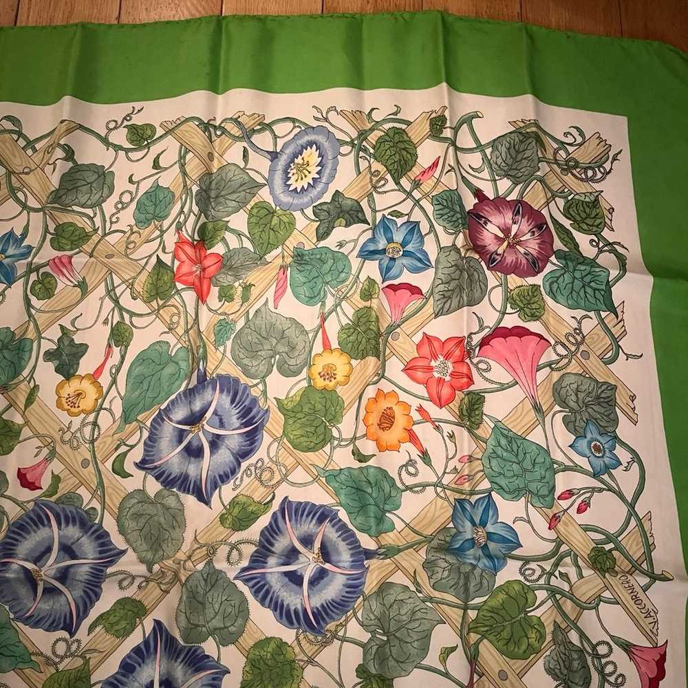 Vintage Gucci silk scarf - image 9