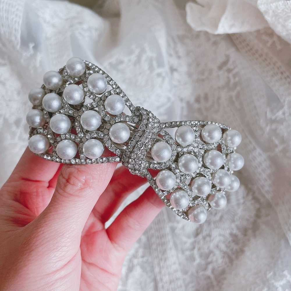 Vintage pearls Bow hair clip - image 3