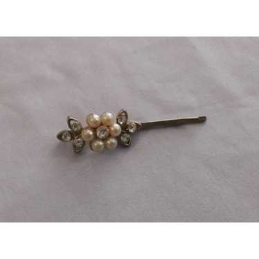 Vintage Faux Pearl & Rhinestone Hair Clip With Fl… - image 1