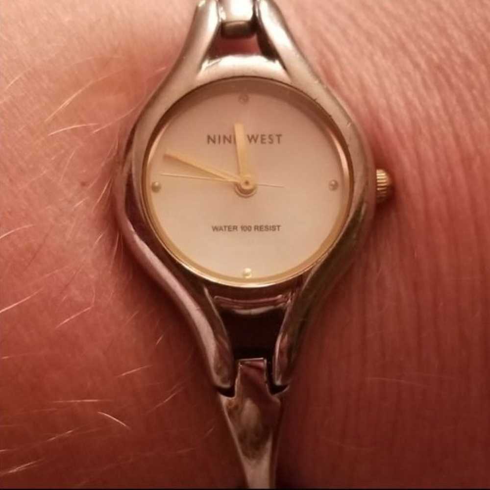 VINTAGE NINE WEST SILVER WATER PROOF LADIES WATCH - image 8