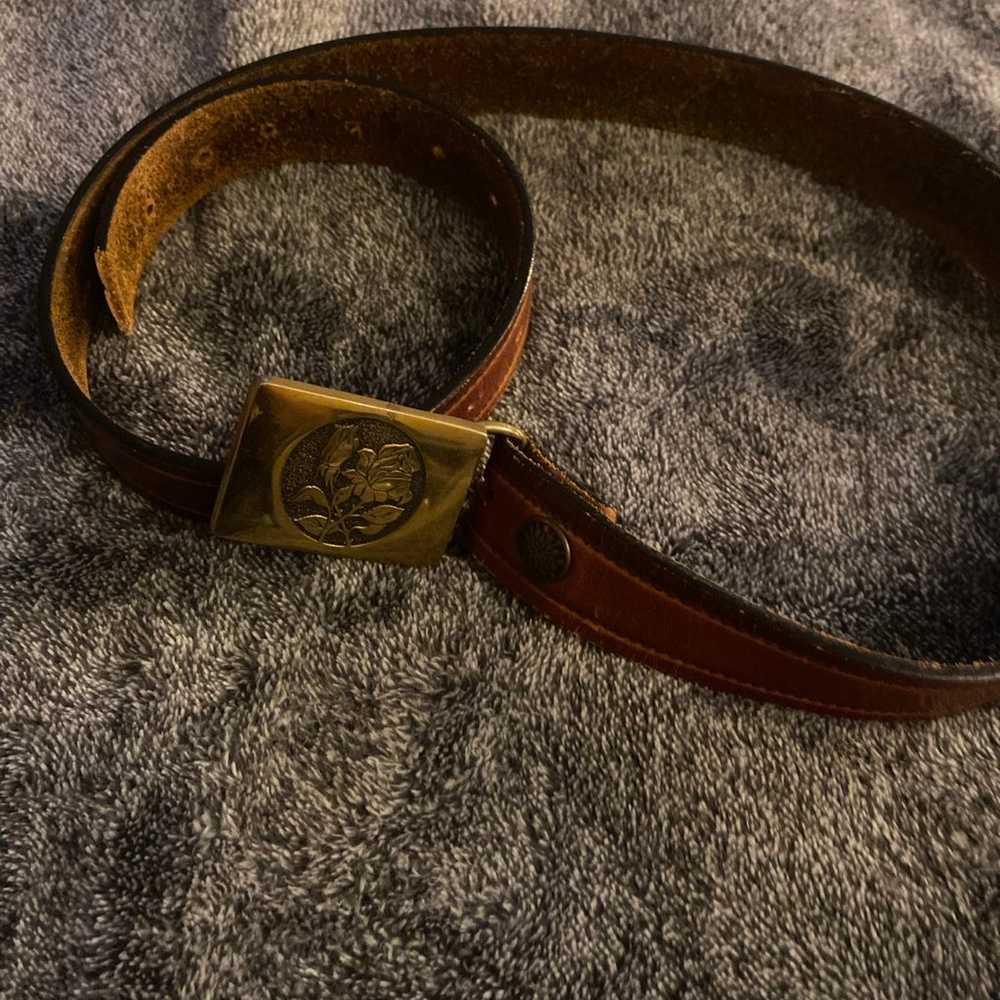 Vintage brass belt buckle and leather belt medium - image 2