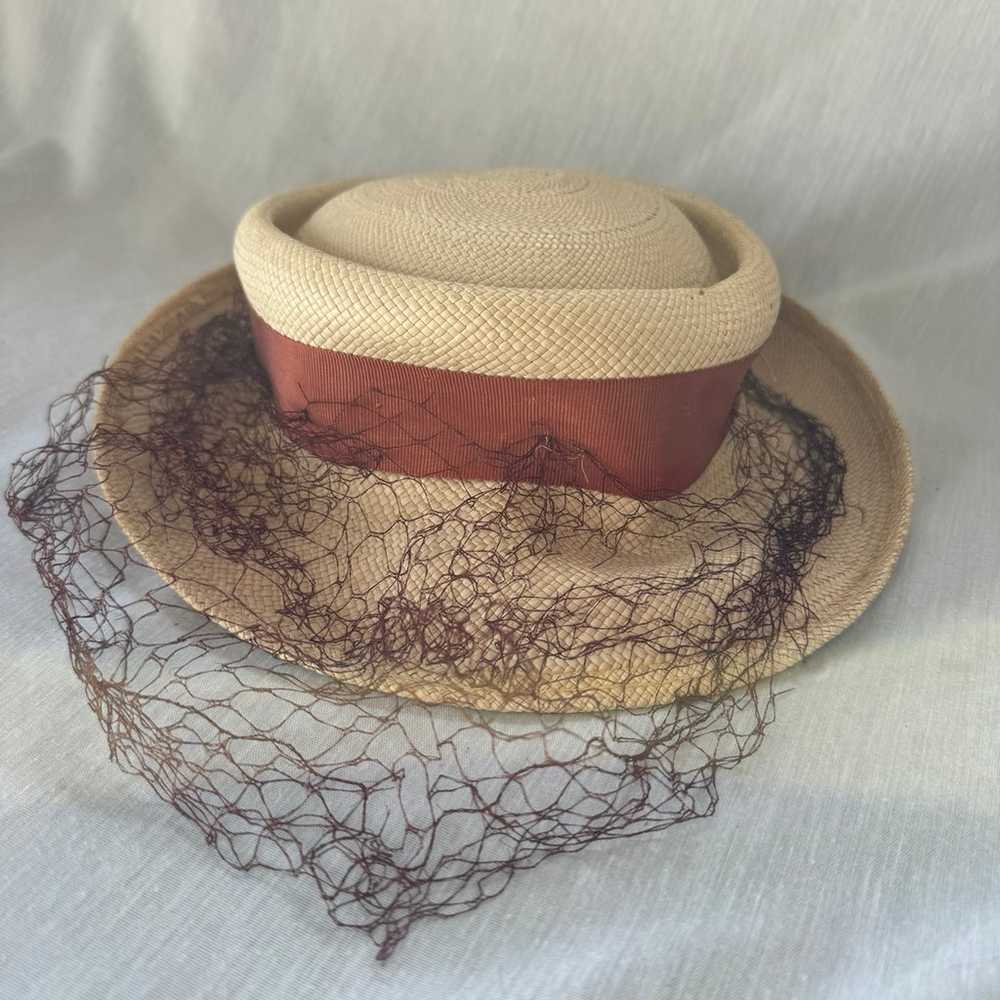 Vintage 1940’s Women’s Hat Woven with Brown Netti… - image 1