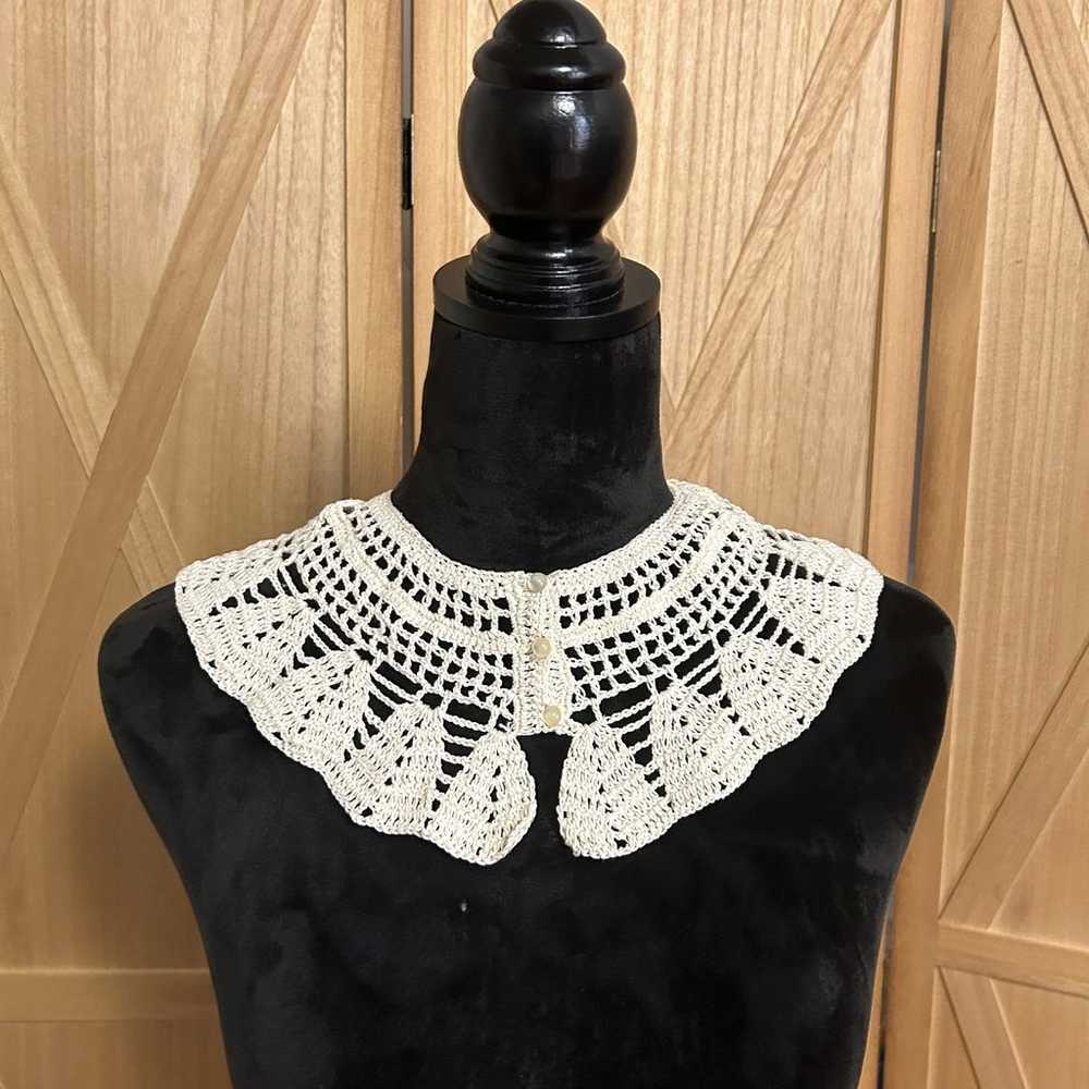 Handmade vintage crochet lace collar - image 2