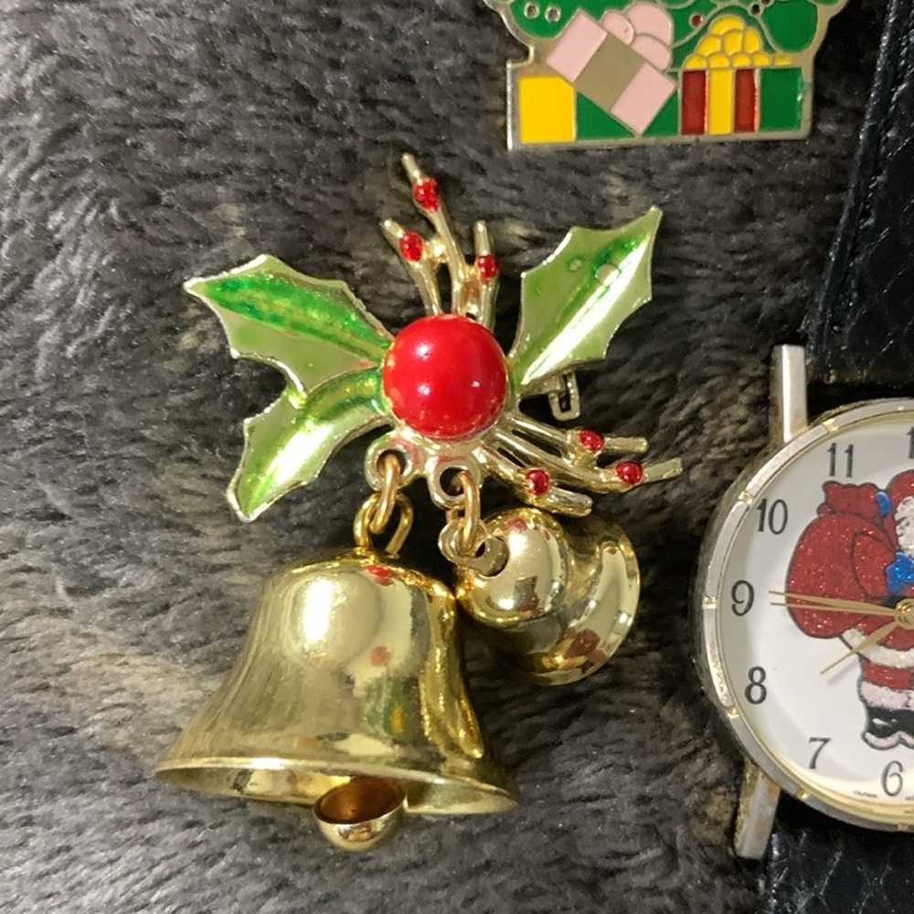 Vintage Lot of Christmas Brooches and Watch. Some… - image 3