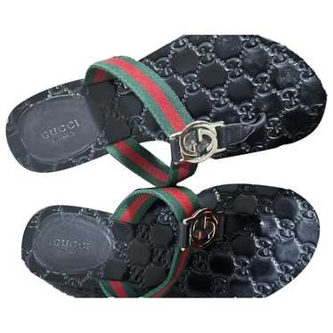 Gucci Double G leather flip flops