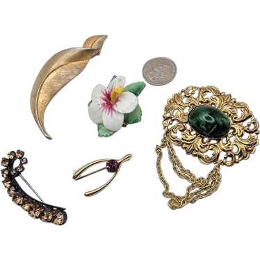 Lot of Five Vintage Brooches - image 1