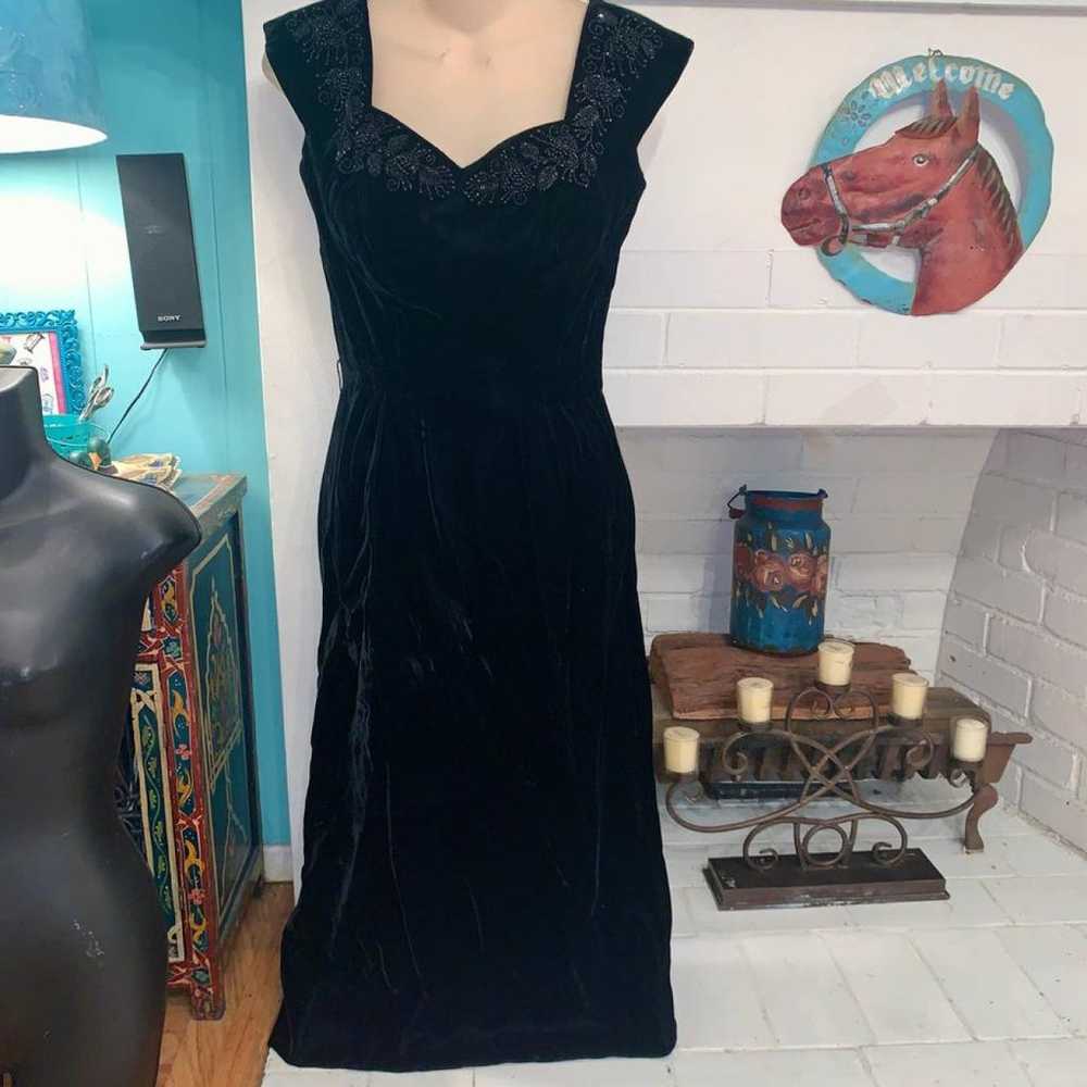 Non Signé / Unsigned Velvet mid-length dress - image 7