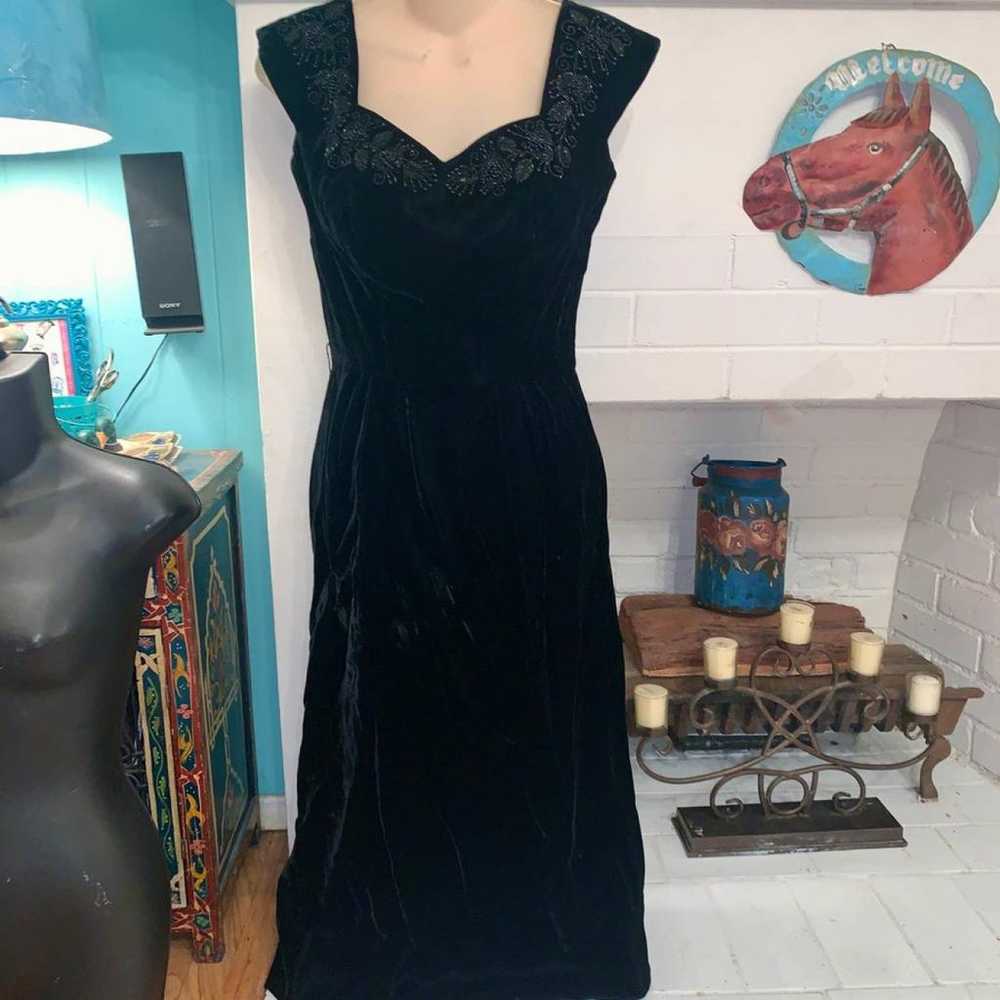 Non Signé / Unsigned Velvet mid-length dress - image 9