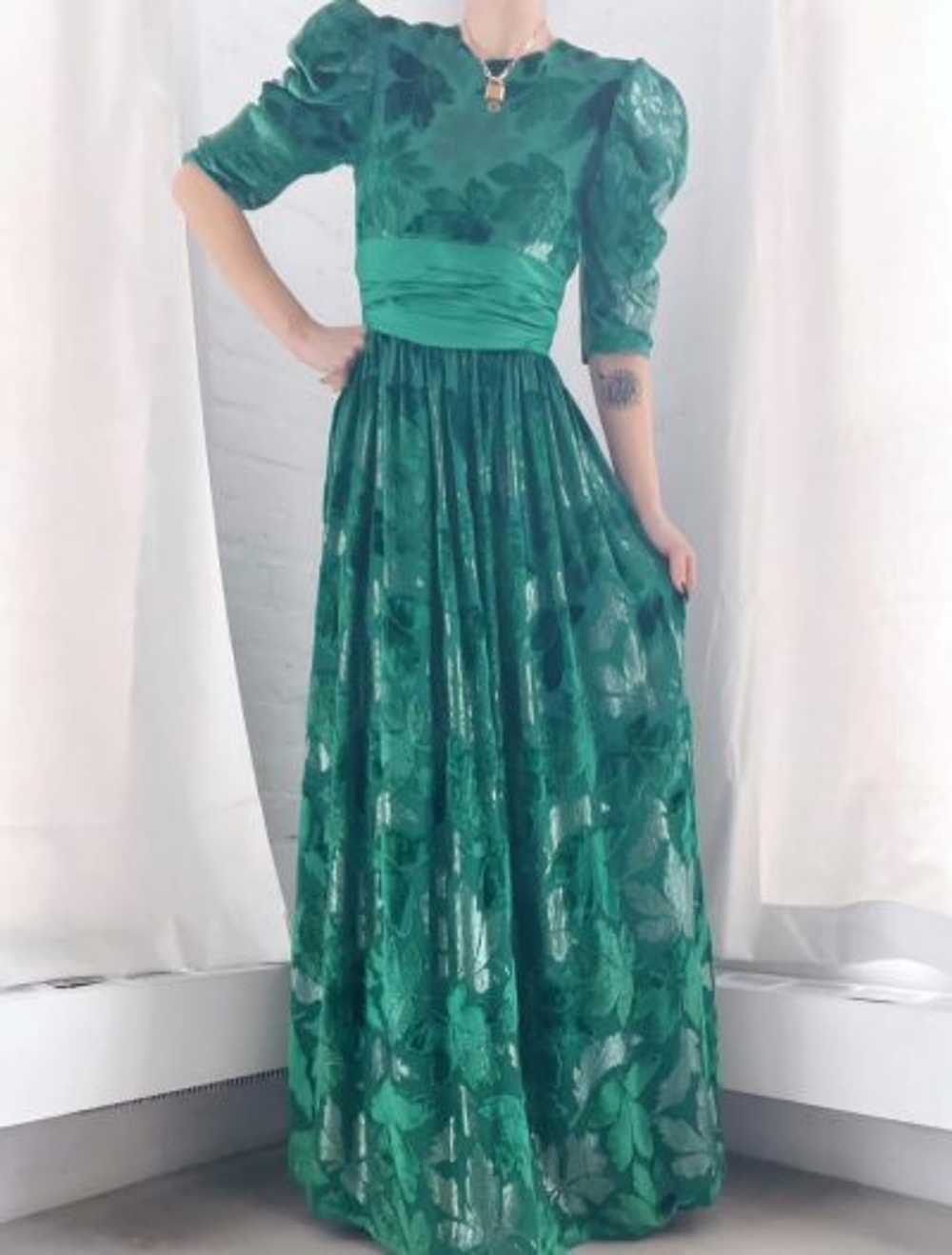 silk Elizabeth Arden emerald velvet burnout dress - image 2