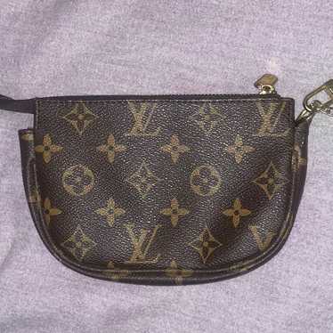 LOUIS VUITTON mini pochette