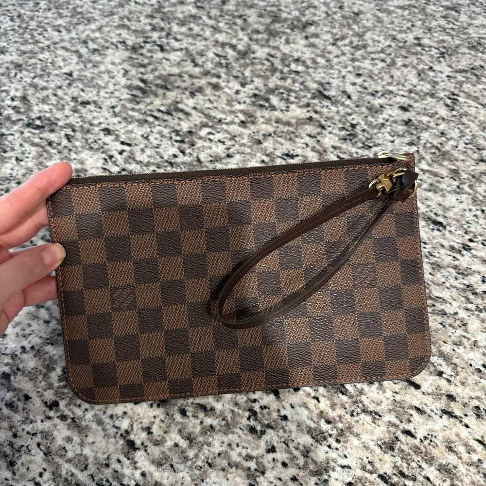 LOUIS VUITTON Neverfull Damier Ebene Pochette Wri… - image 2