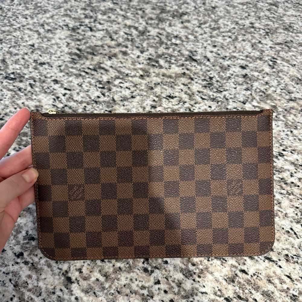 LOUIS VUITTON Neverfull Damier Ebene Pochette Wri… - image 3