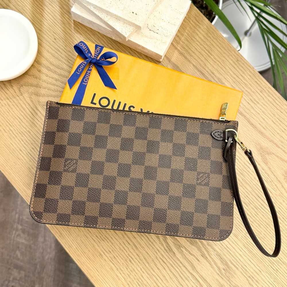 LOUIS VUITTON Neverfull Damier Ebene Pochette Wri… - image 4