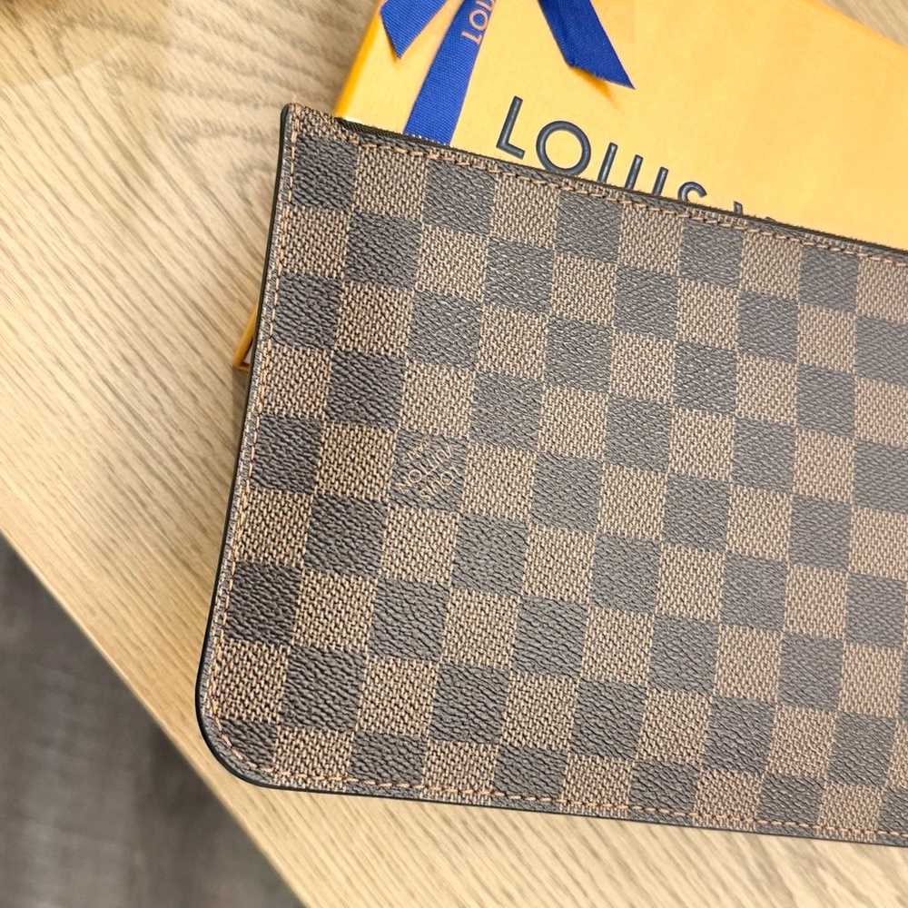 LOUIS VUITTON Neverfull Damier Ebene Pochette Wri… - image 5