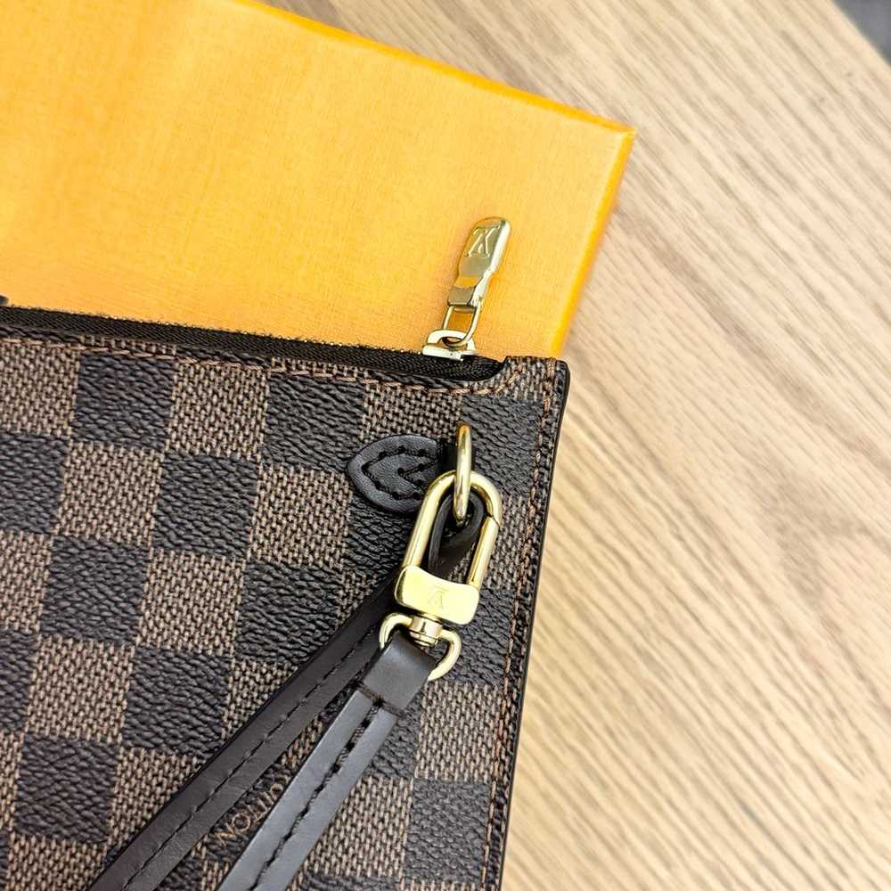 LOUIS VUITTON Neverfull Damier Ebene Pochette Wri… - image 7