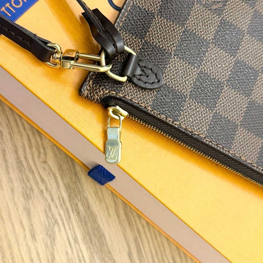 LOUIS VUITTON Neverfull Damier Ebene Pochette Wri… - image 8