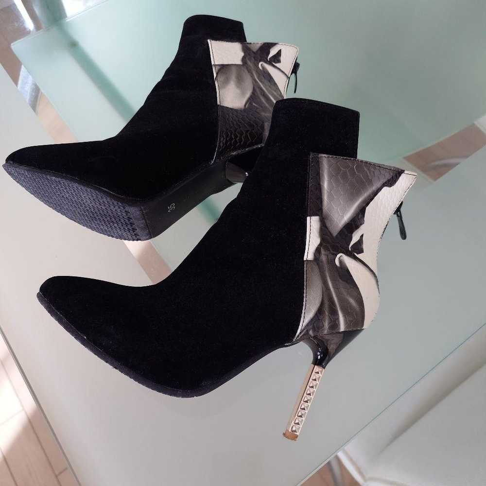 Black and white pointed toe boots - image 3