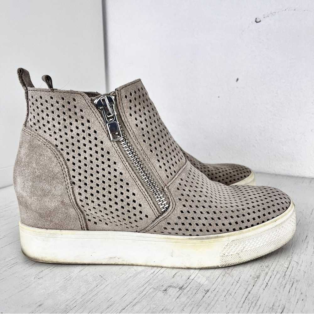 Steve Madden Wedgie sneaker tan suede ankle boot … - image 2