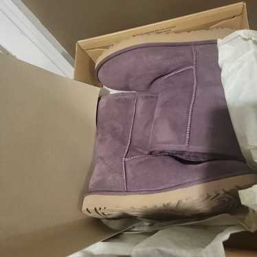 UGG - image 1