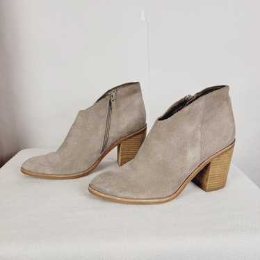 Jeffrey Campbell Kamet grey suede round toe stack… - image 1