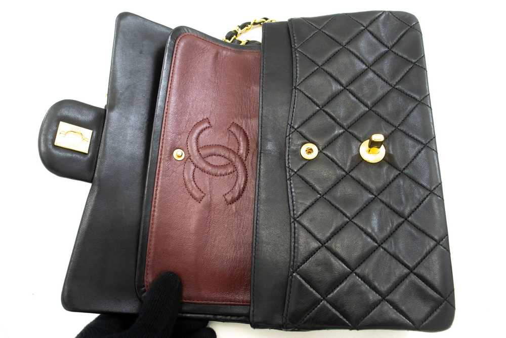 Chanel Black Leather Shoulder Bag (Pre-Owned) - image 11