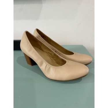 Naturalizer Naomi Nude Almond Toe Classic Heel Siz