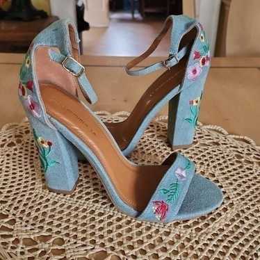 Shoe republic la light denim floral heels size 9 - image 1