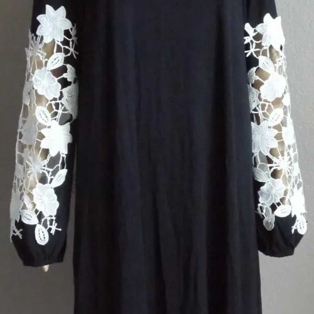 Design history lace white design black dress - image 2