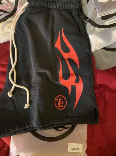 HELLSTAR Brand new hellstar flame shorts black/red